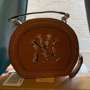 Yankee round purse